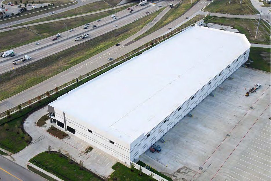 161 Airport Center — oblique aerial, full building massing